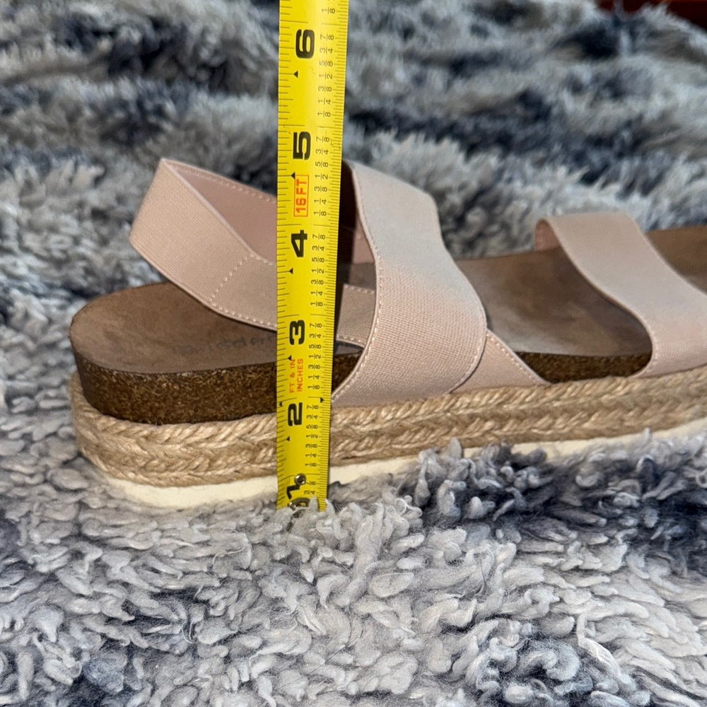 ⭐️3/$25⭐️ Madden Girl flat platform Women's Sandals - Picture 9 of 9